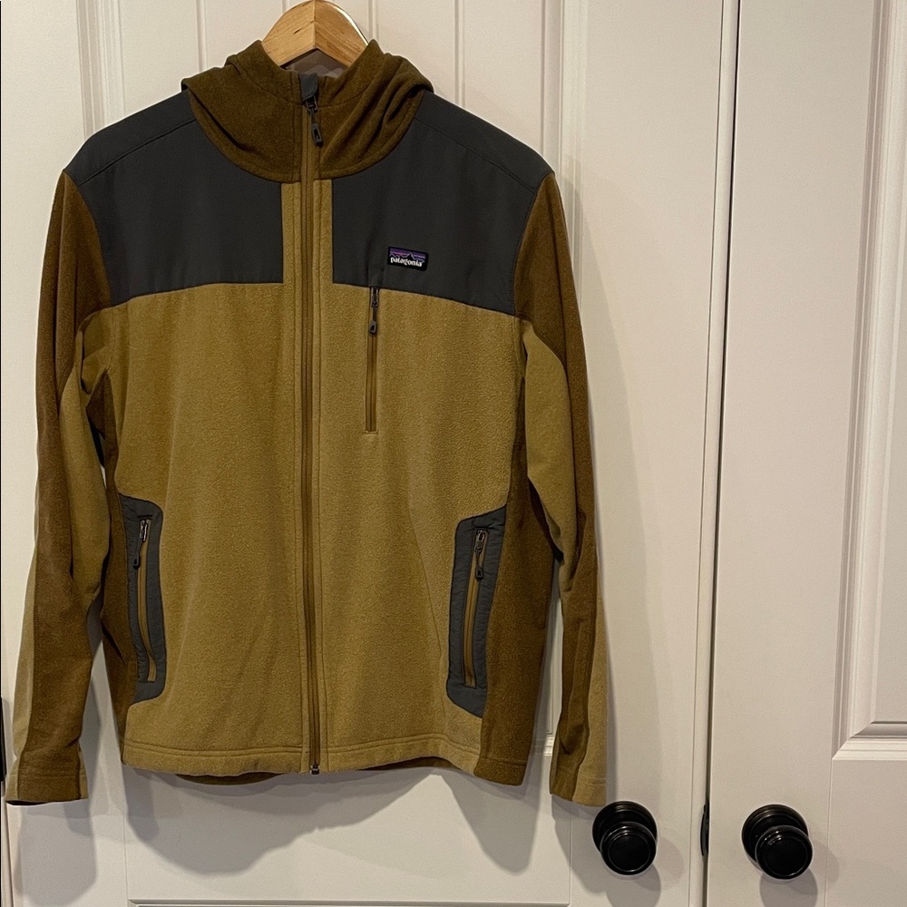 Patagonia Men's Tan and Black  Jacket